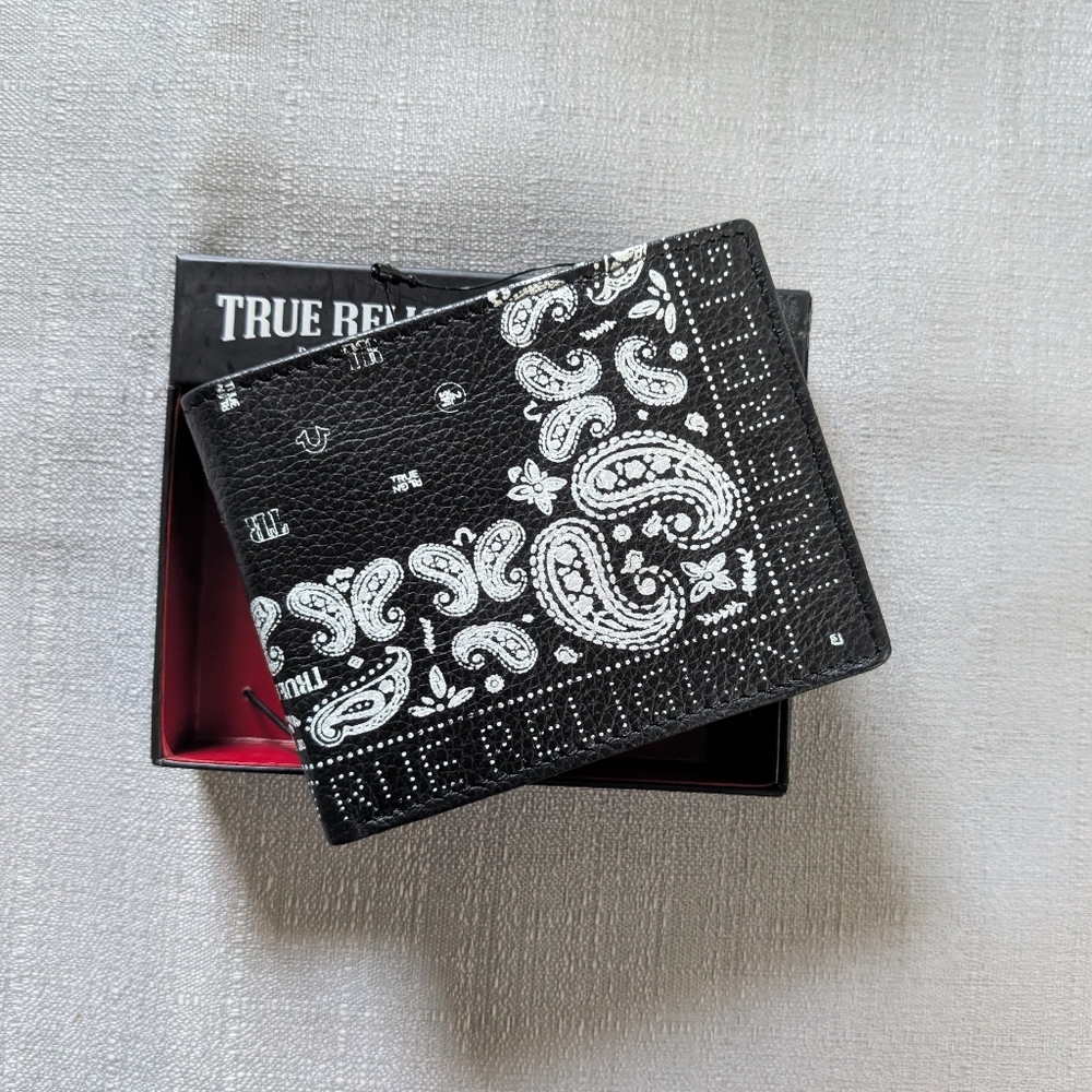 True Religion Faux Leather Black & Chrome Bandana Print Bifold RFID Wallet NEW!